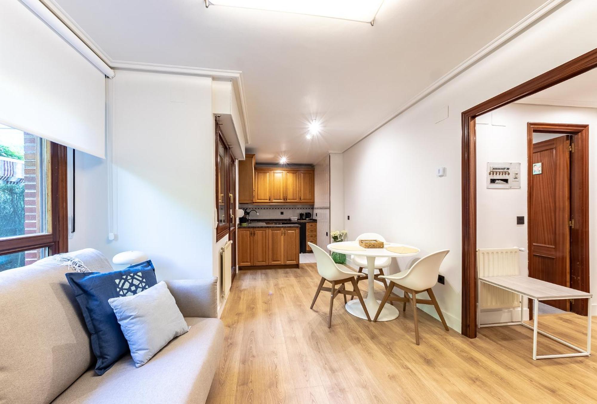 Eguzkilore Txokoa Y Parking Free Bilbao Exterior photo